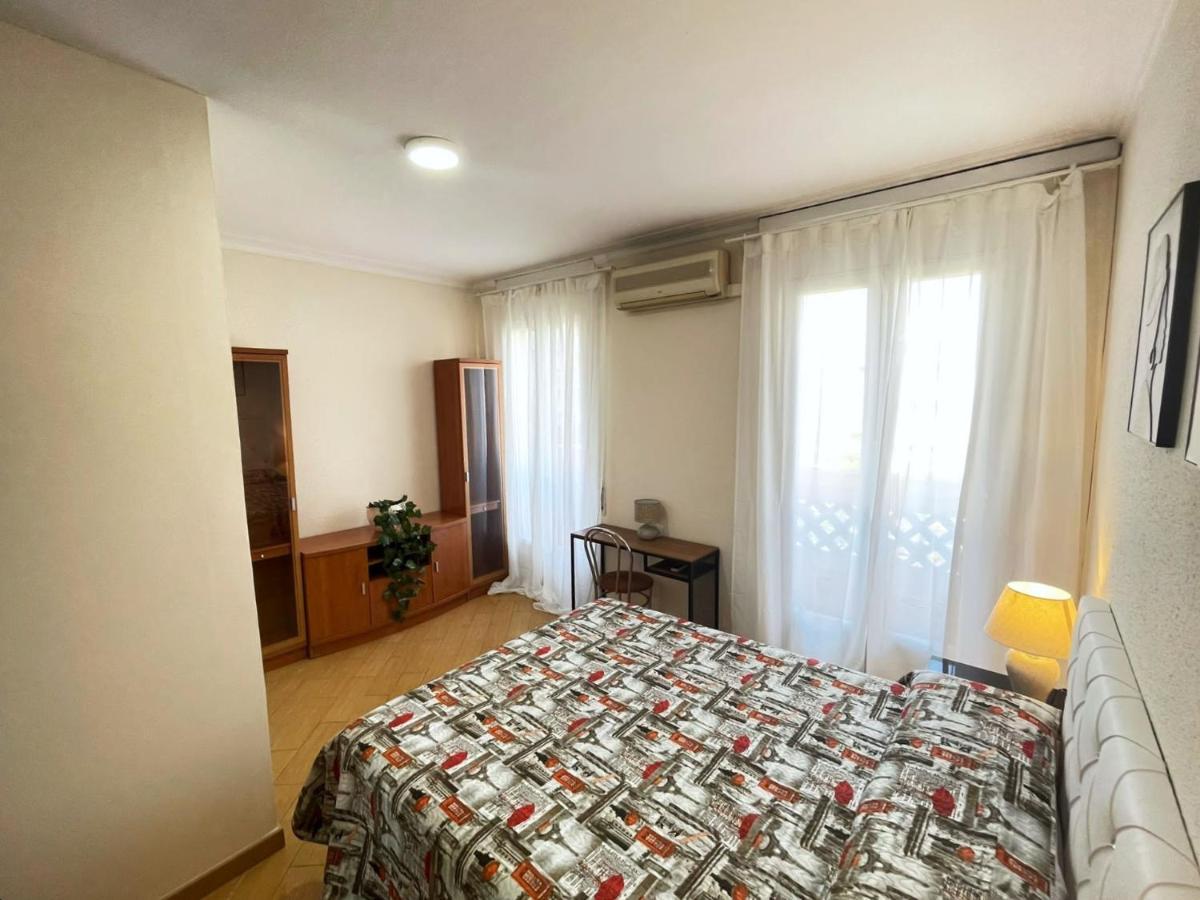 Rooms Nueva Valencia Барселона Екстериор снимка