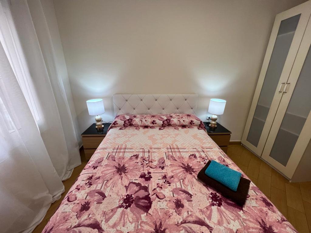 Rooms Nueva Valencia Барселона Екстериор снимка
