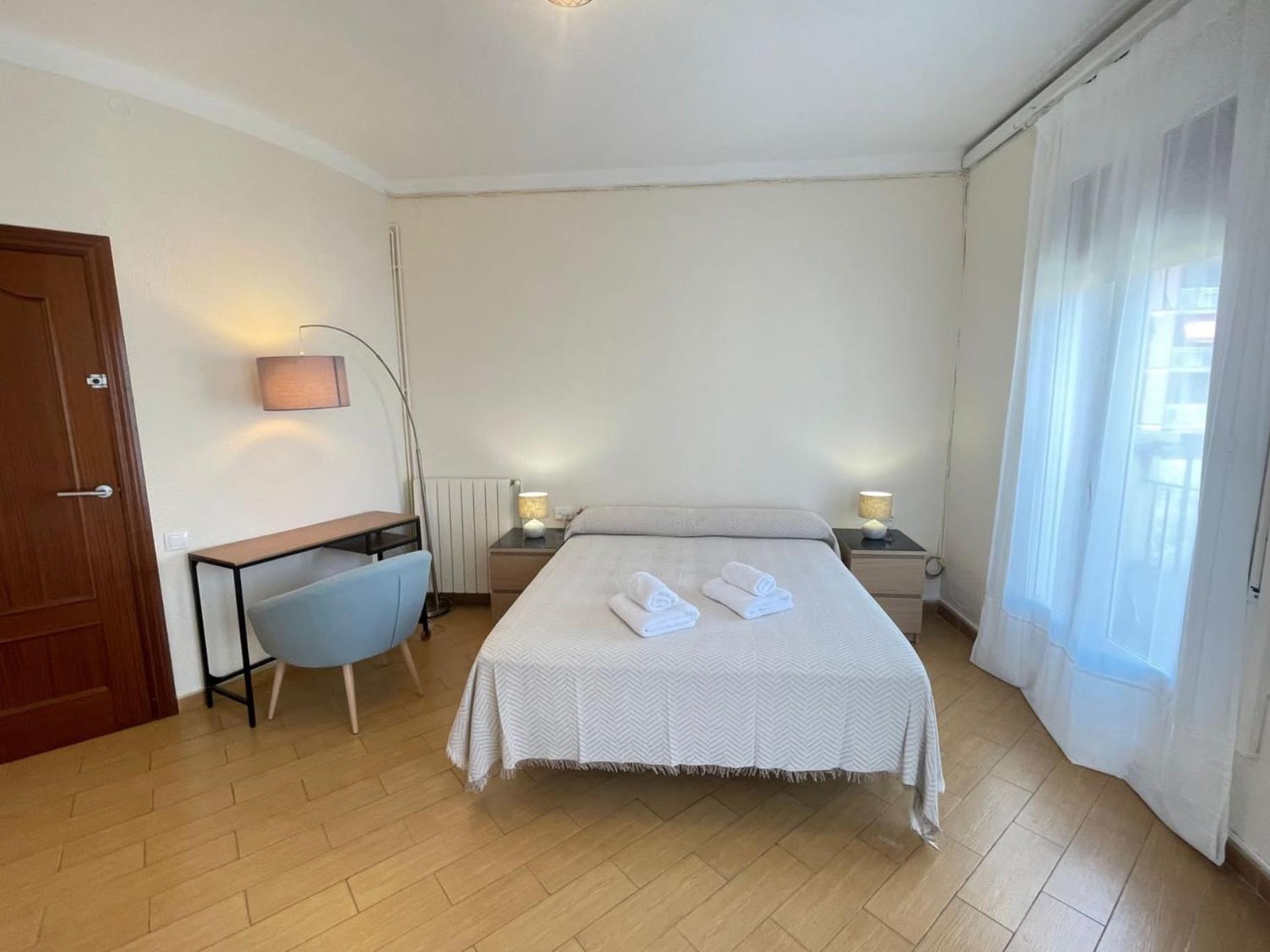 Rooms Nueva Valencia Барселона Екстериор снимка