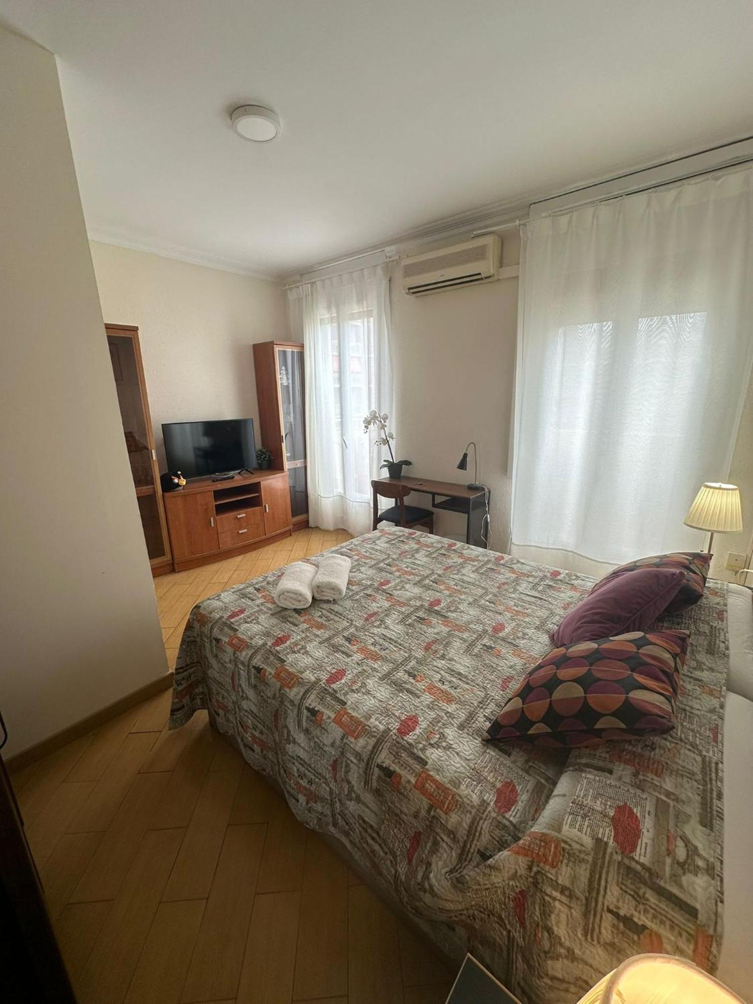 Rooms Nueva Valencia Барселона Екстериор снимка