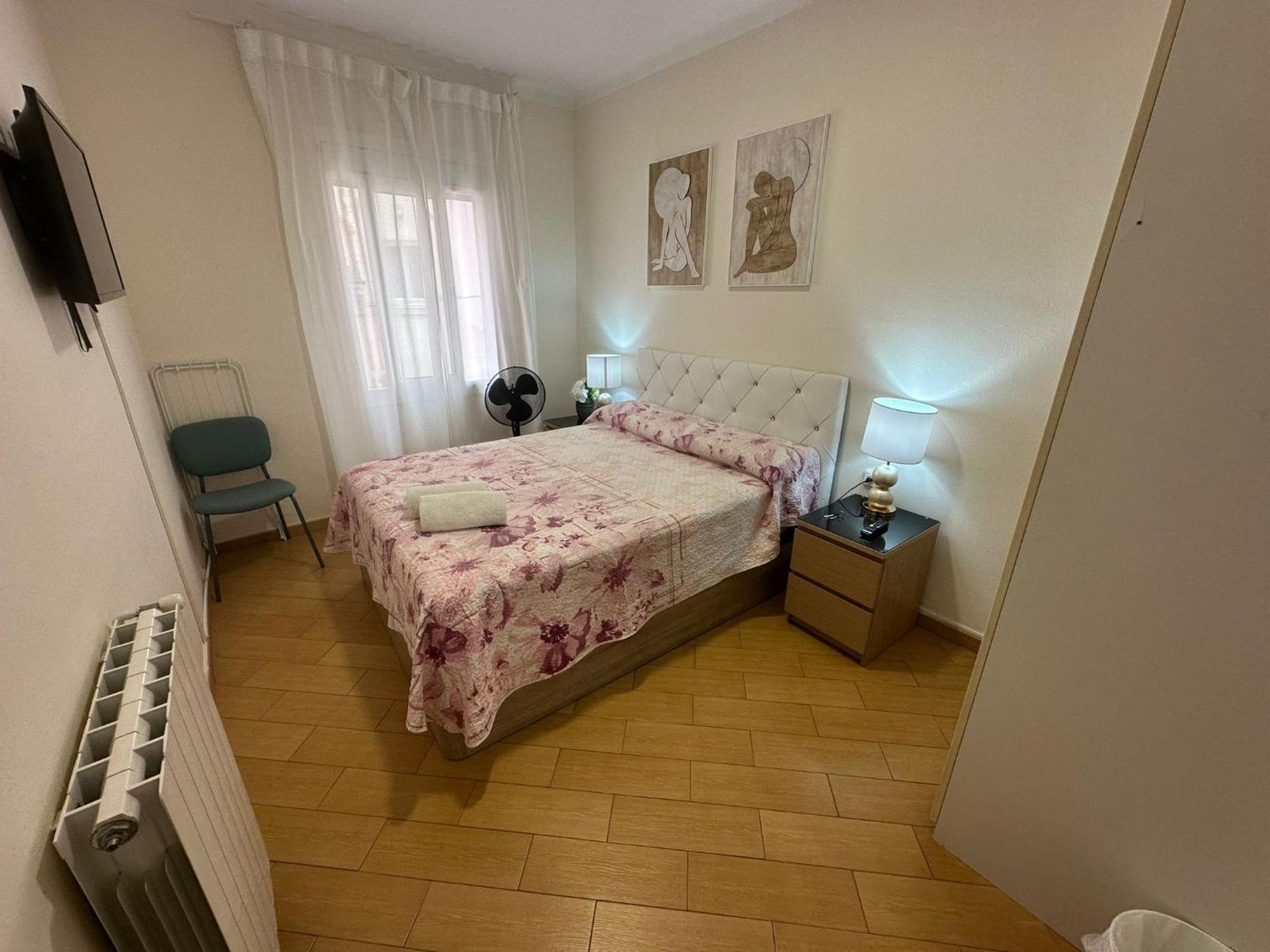 Rooms Nueva Valencia Барселона Екстериор снимка
